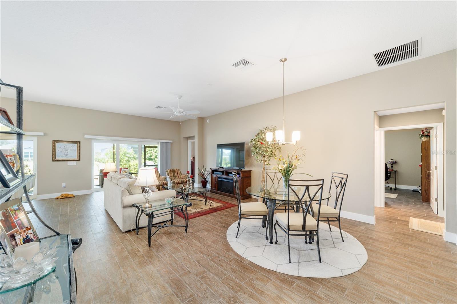Image 10 of 66 For 560 Caputo Court