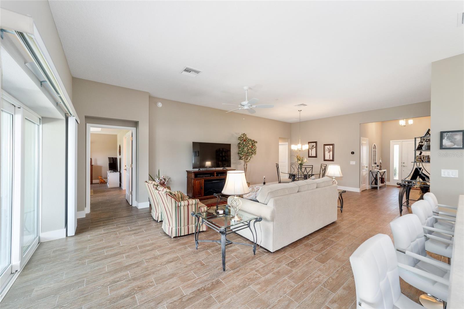 Image 14 of 66 For 560 Caputo Court
