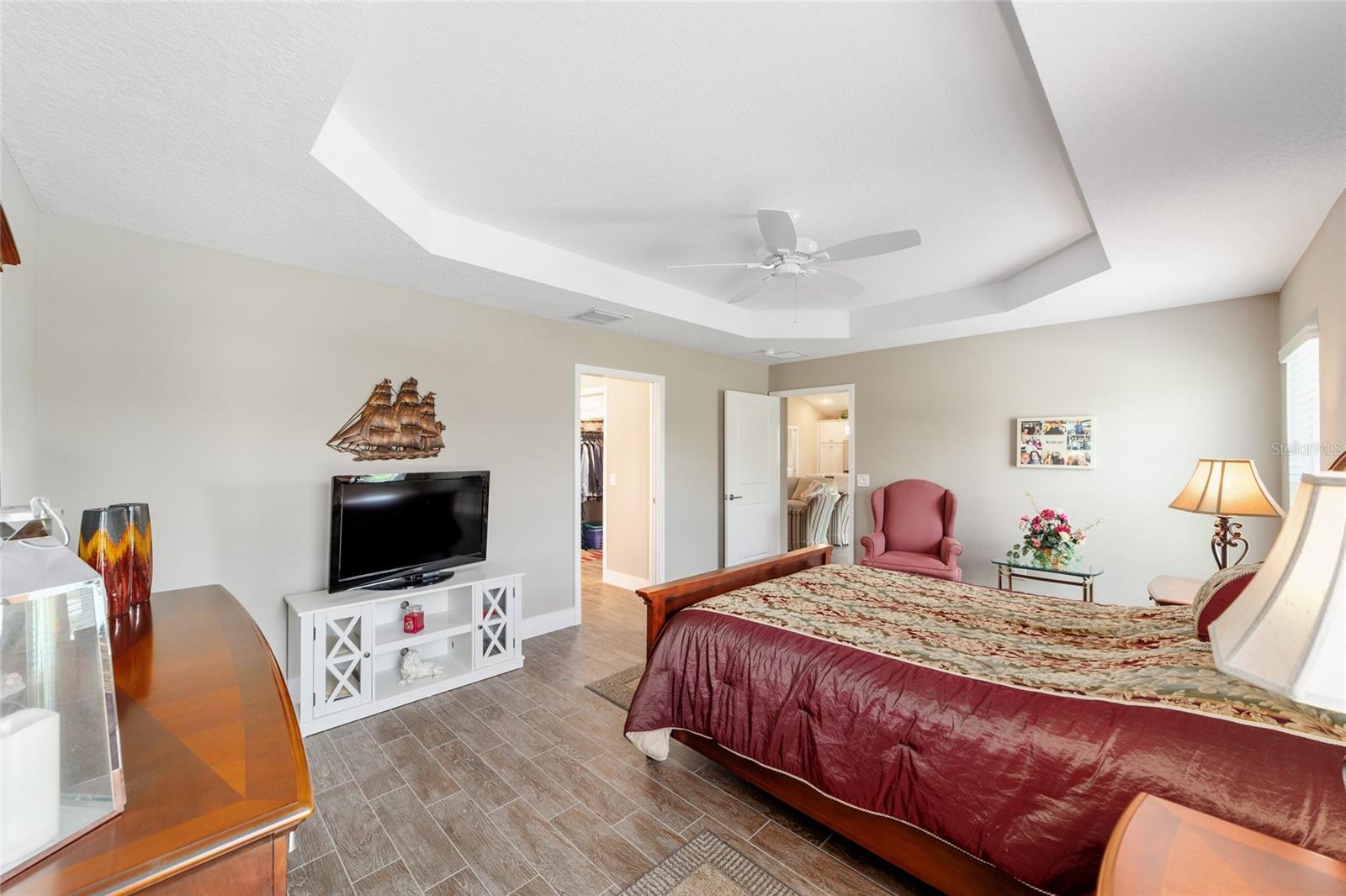 Image 24 of 66 For 560 Caputo Court