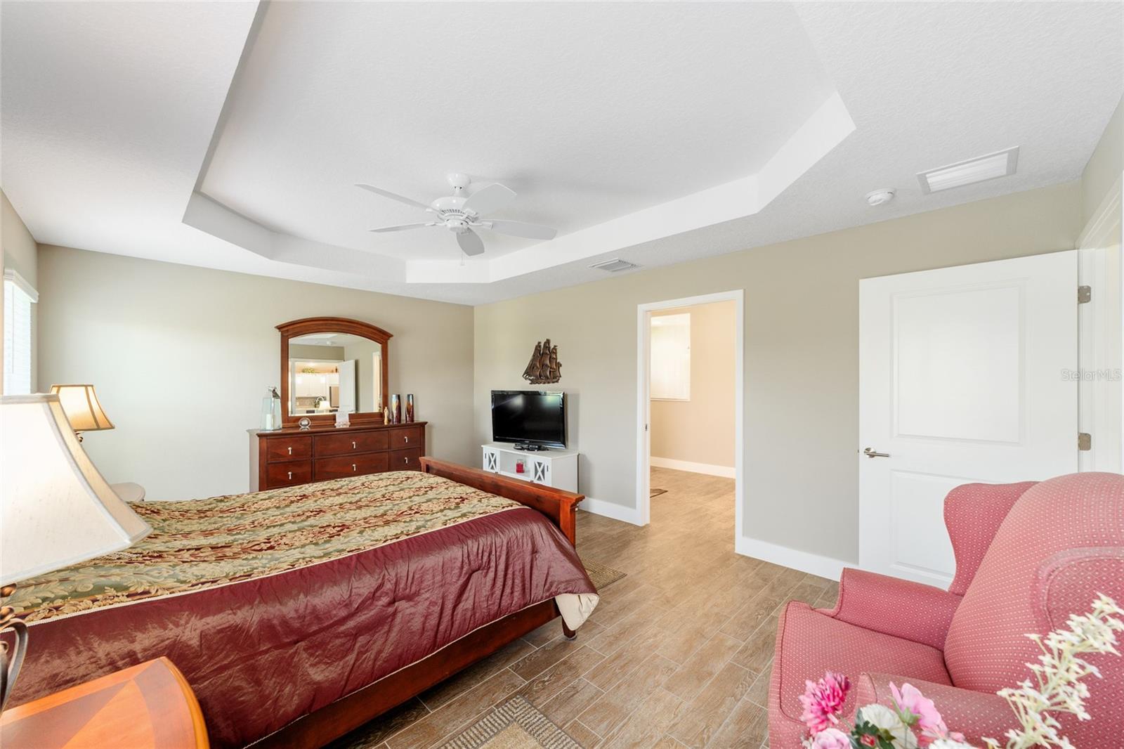 Image 25 of 66 For 560 Caputo Court
