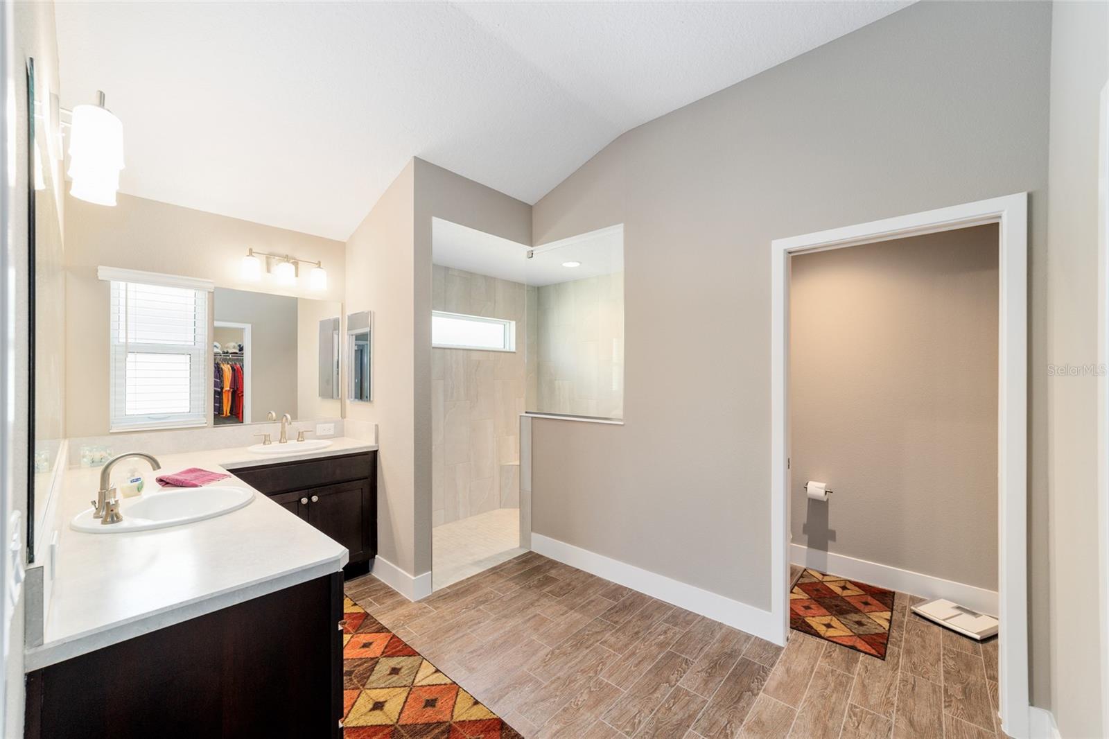 Image 26 of 66 For 560 Caputo Court