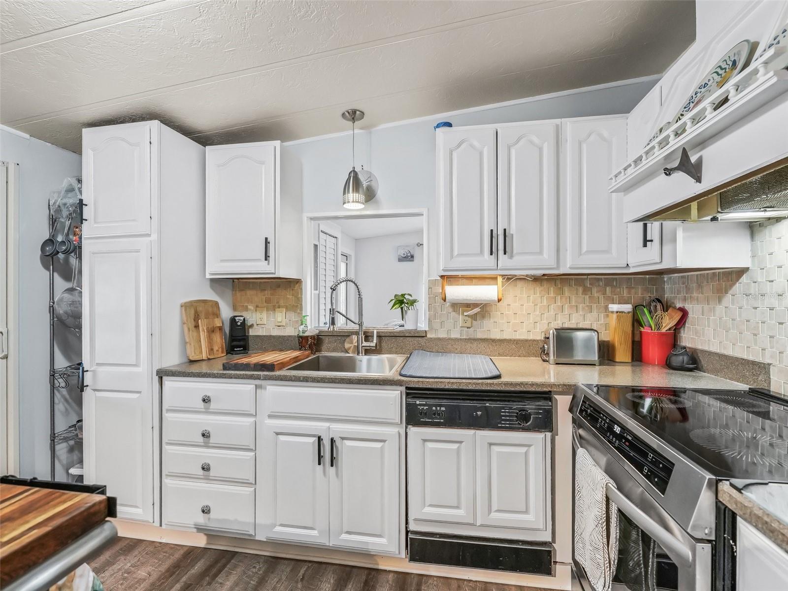 Image 13 of 34 For 941 Tarrson Boulevard