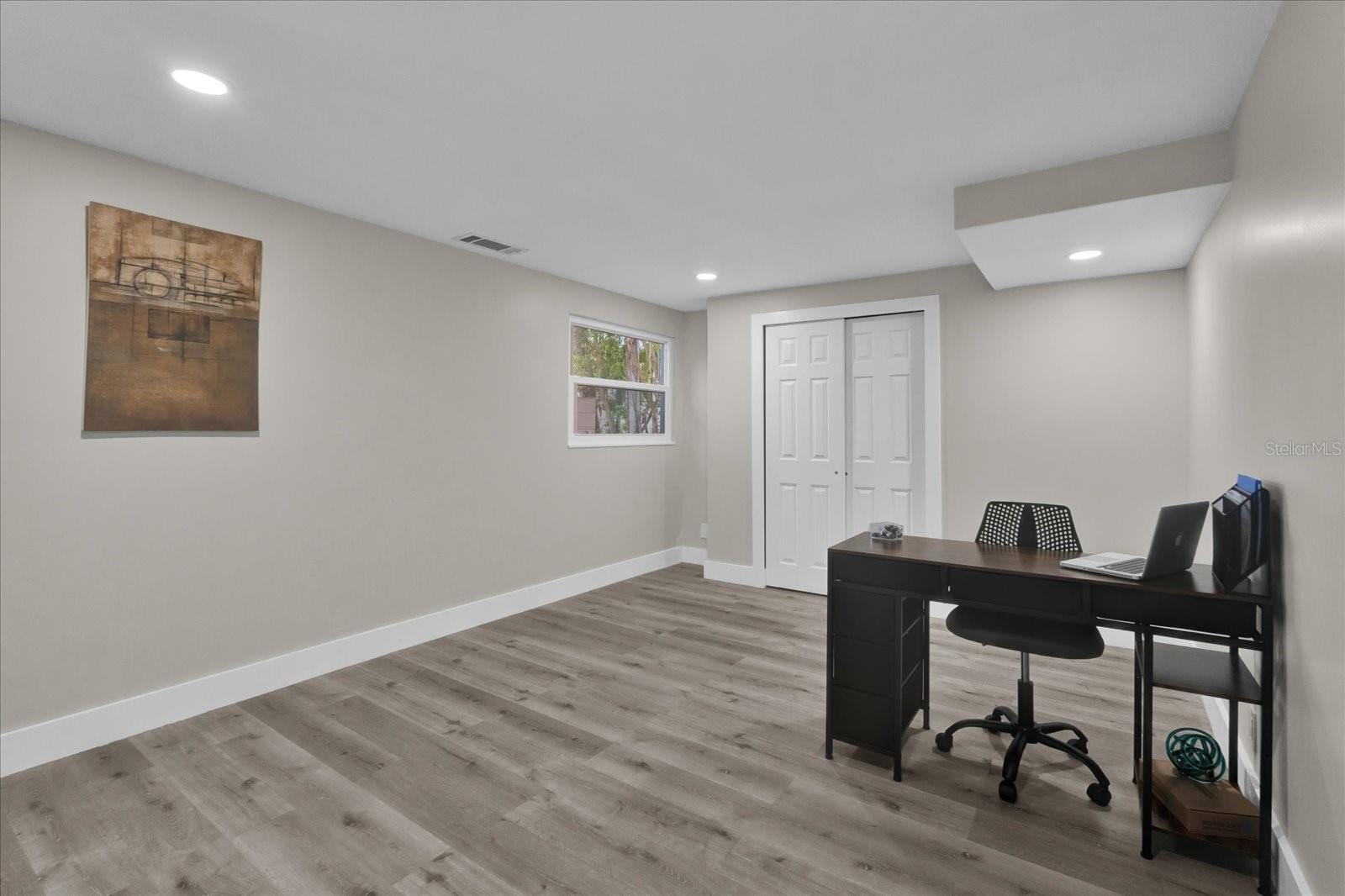 Image 11 of 28 For 5526 Parkdale Drive