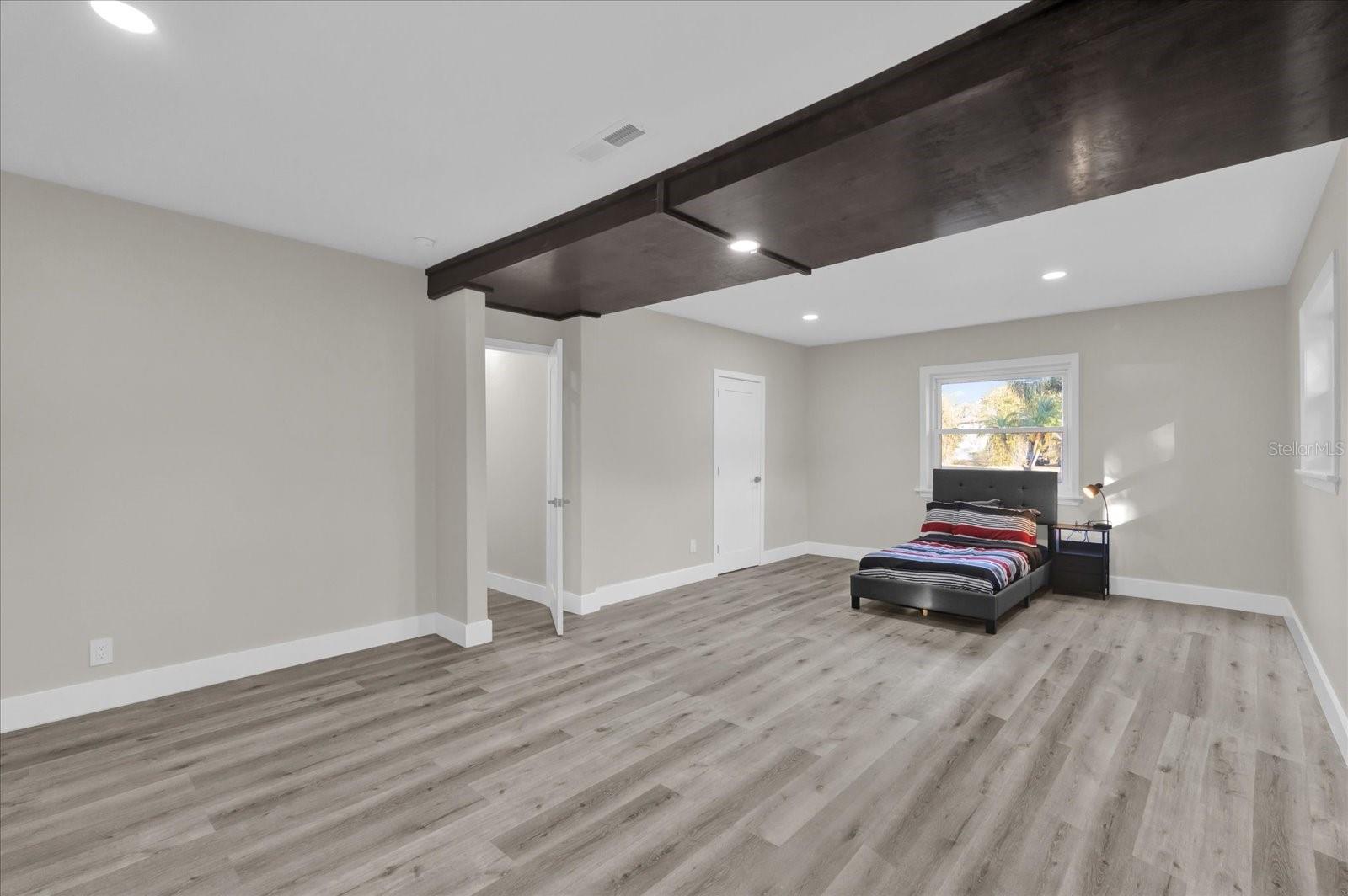 Image 12 of 28 For 5526 Parkdale Drive
