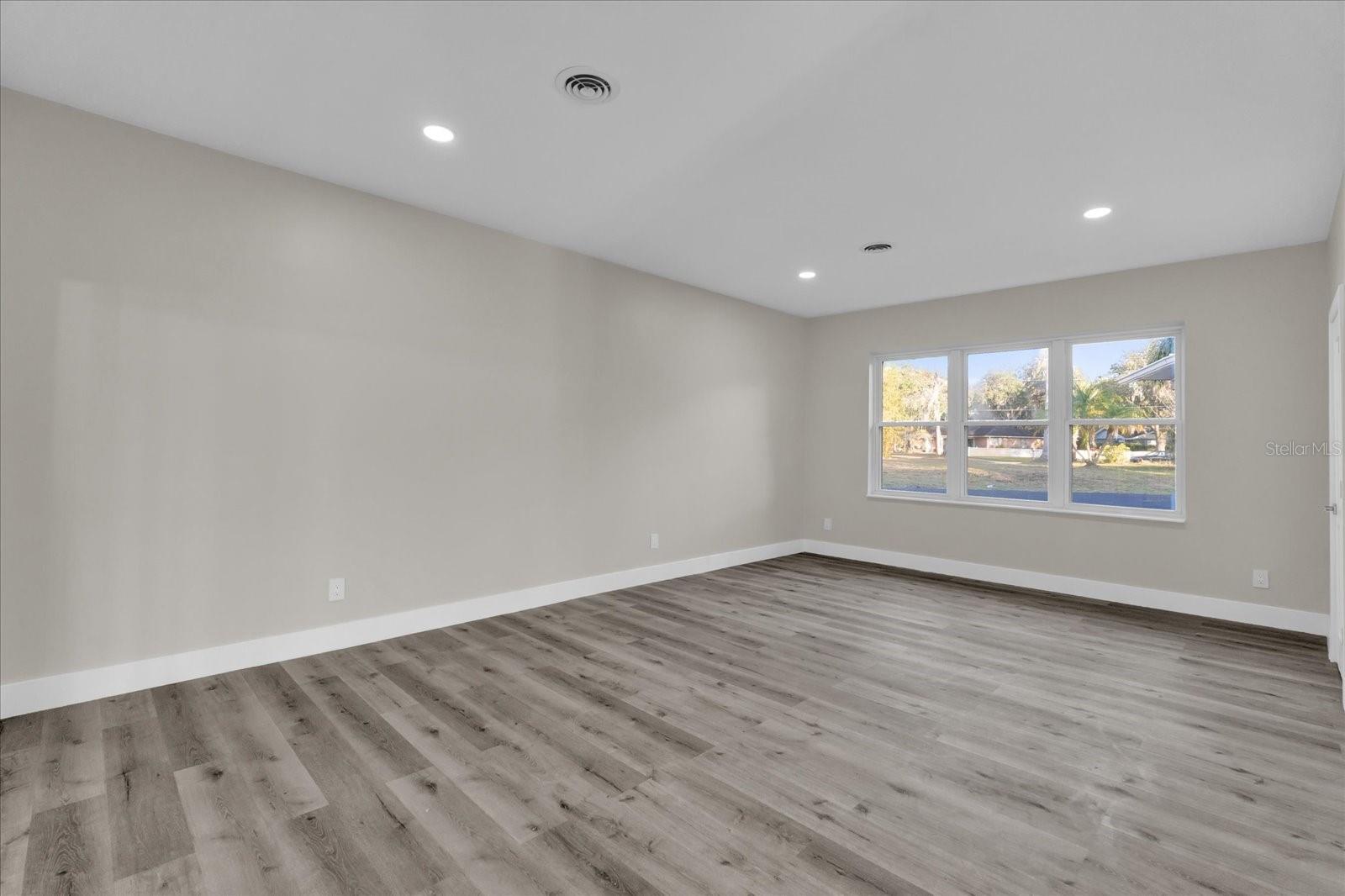 Image 15 of 28 For 5526 Parkdale Drive