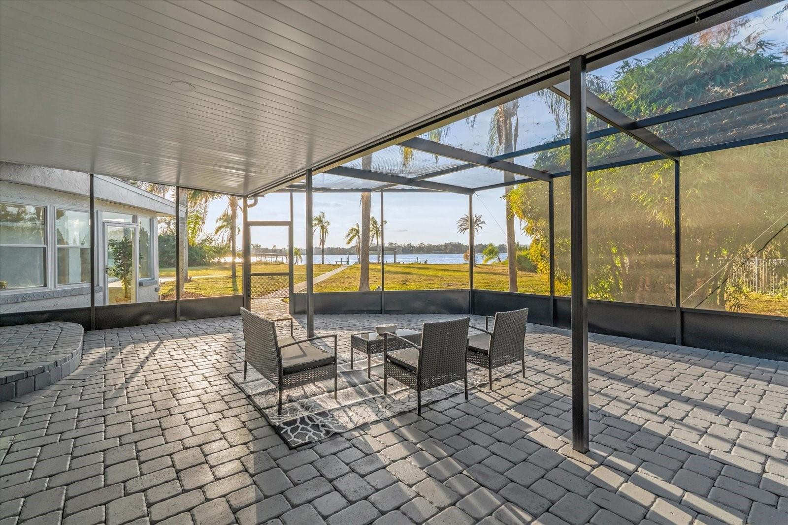 Image 17 of 28 For 5526 Parkdale Drive