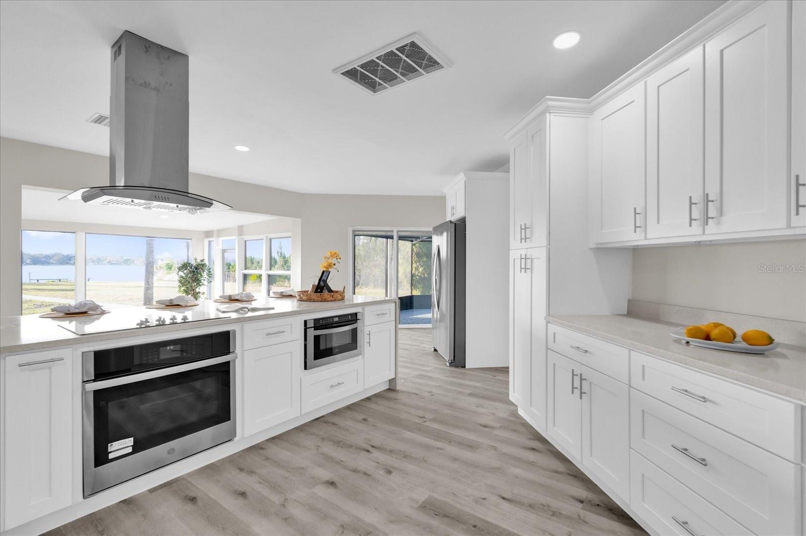 Image 4 of 28 For 5526 Parkdale Drive