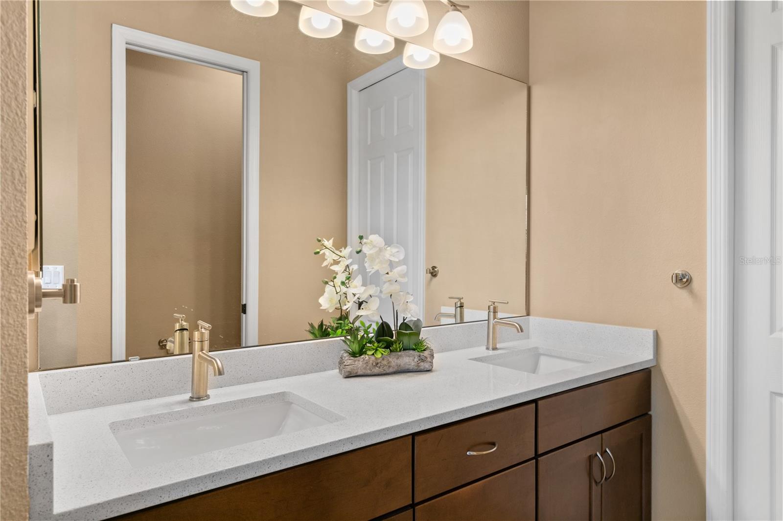 Image 21 of 50 For 8664 Bridgeport Bay Circle