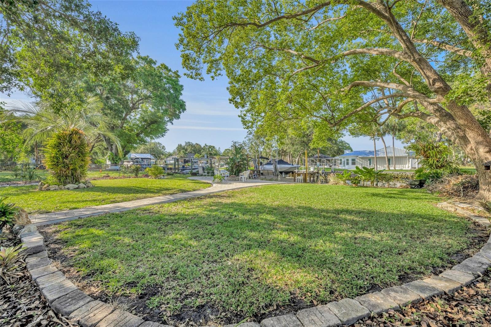 Listing photo id 32 for 11768 Riverhaven Drive