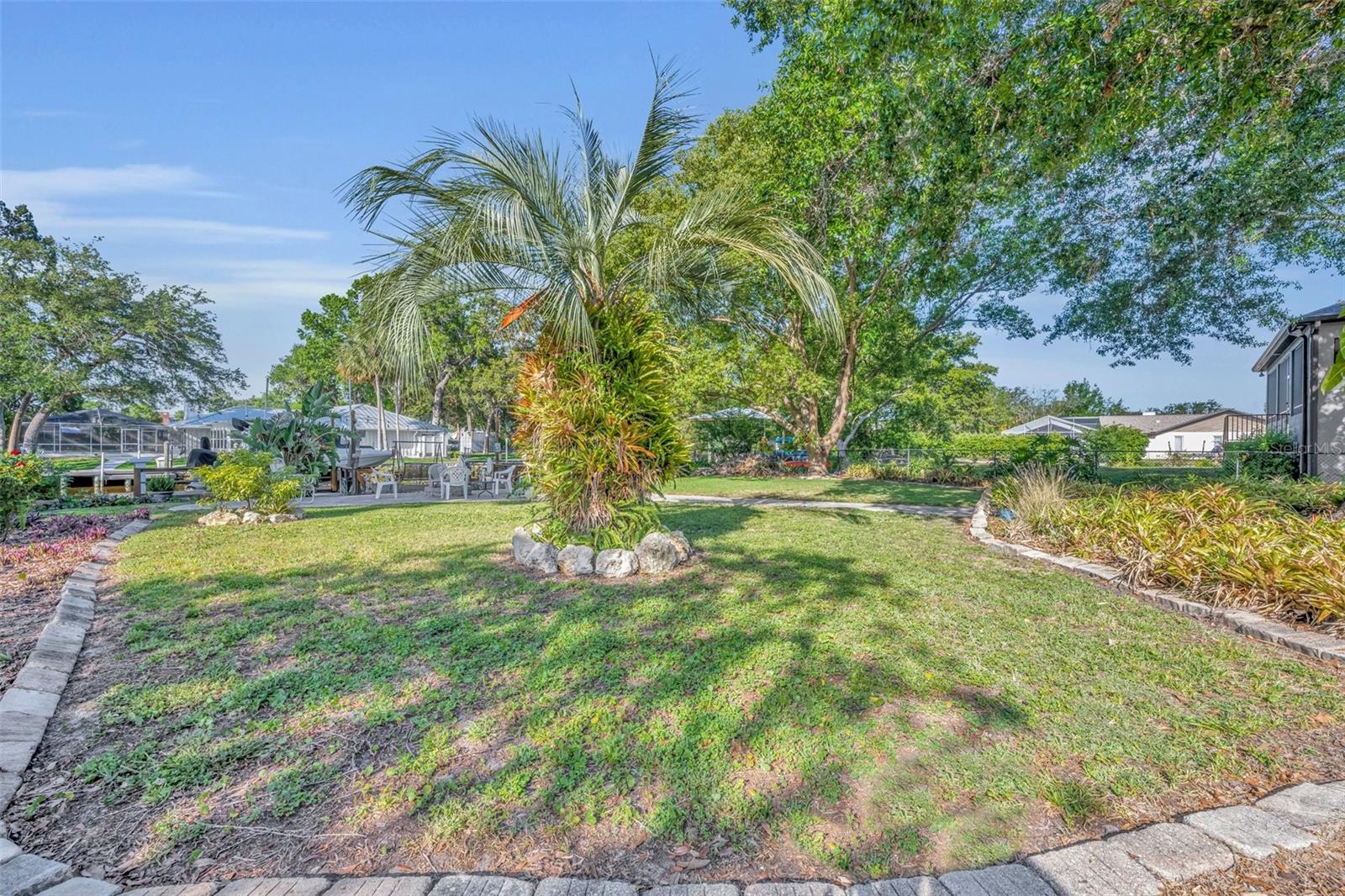 Listing photo id 33 for 11768 Riverhaven Drive