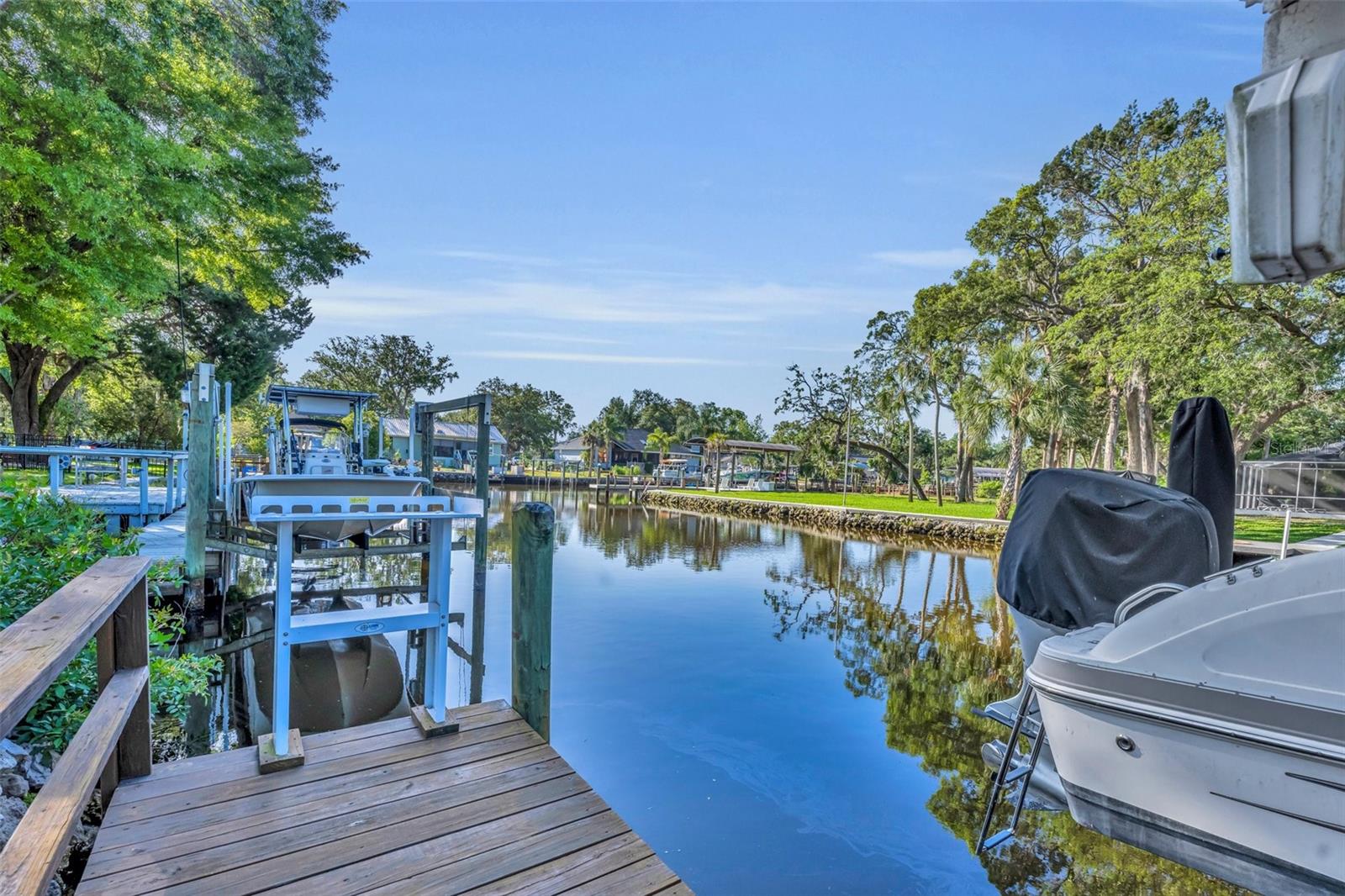 Listing photo id 41 for 11768 Riverhaven Drive