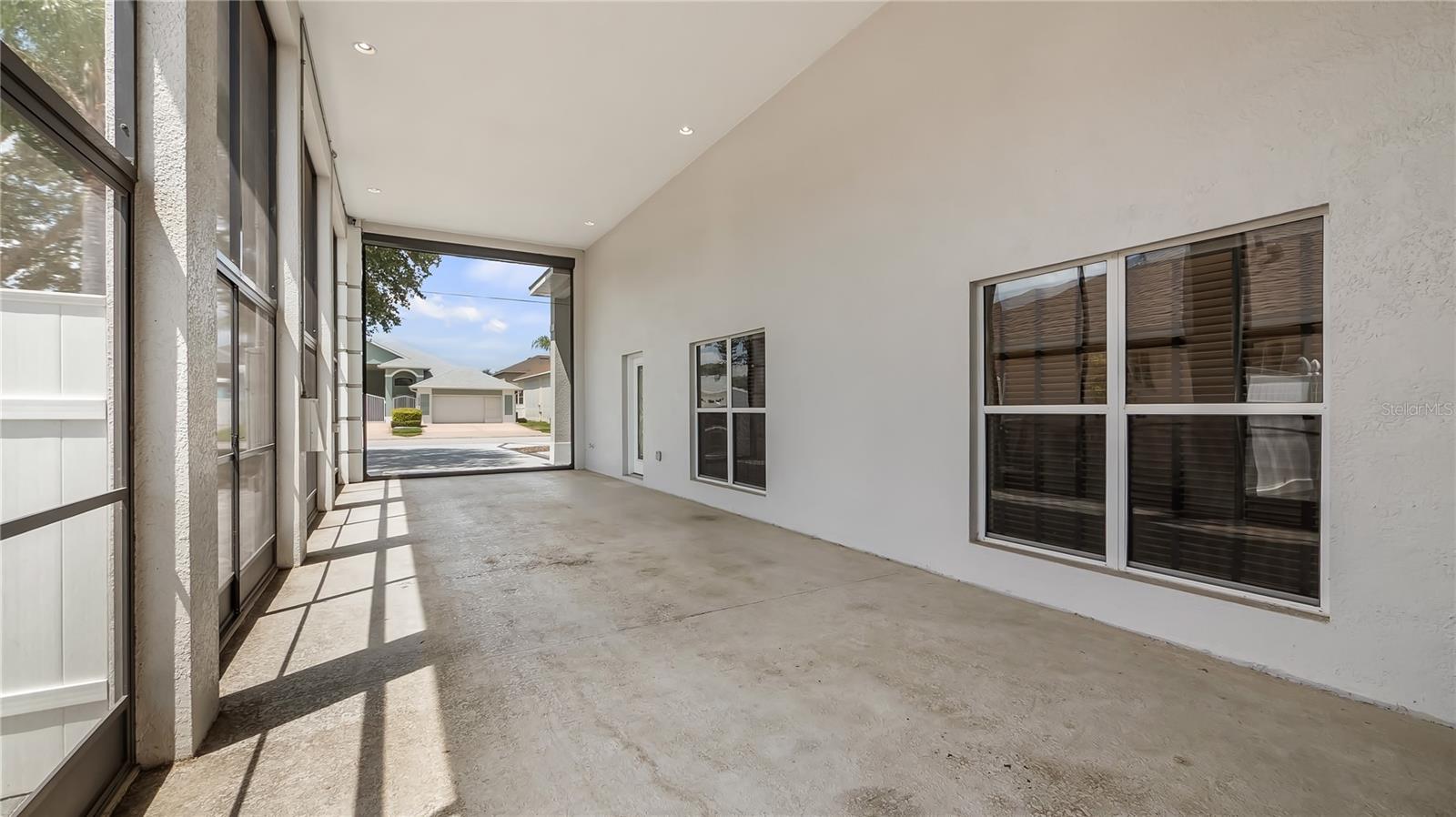 Image 11 of 53 For 16608 Citrus Parkway