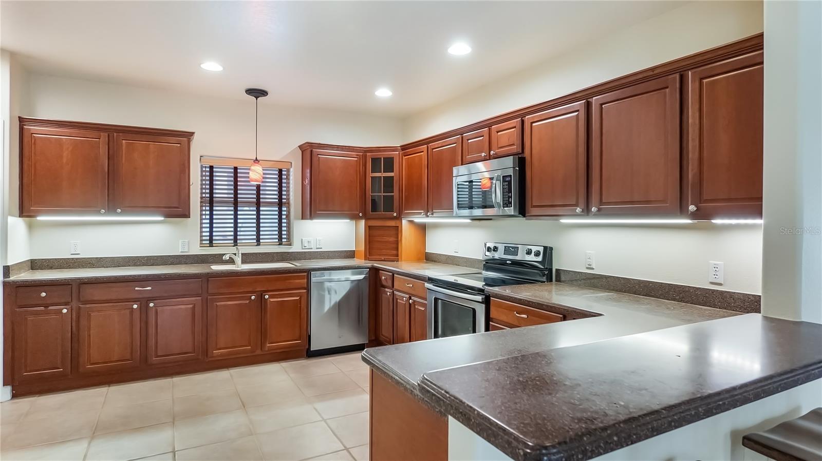 Image 20 of 53 For 16608 Citrus Parkway