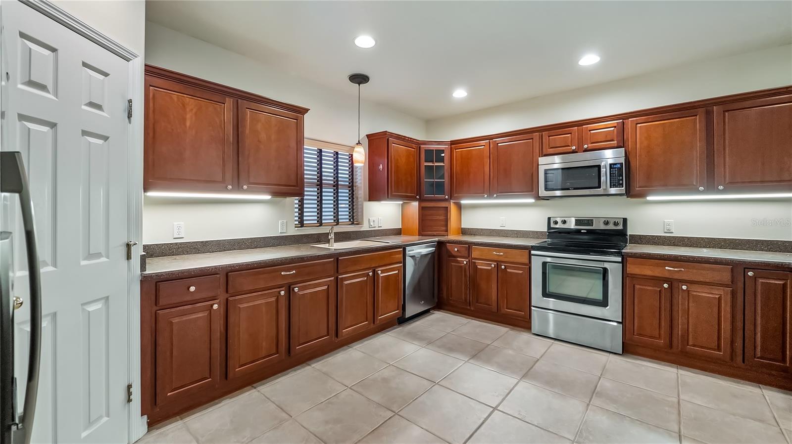 Image 21 of 53 For 16608 Citrus Parkway