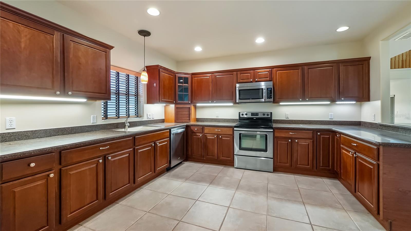 Image 22 of 53 For 16608 Citrus Parkway