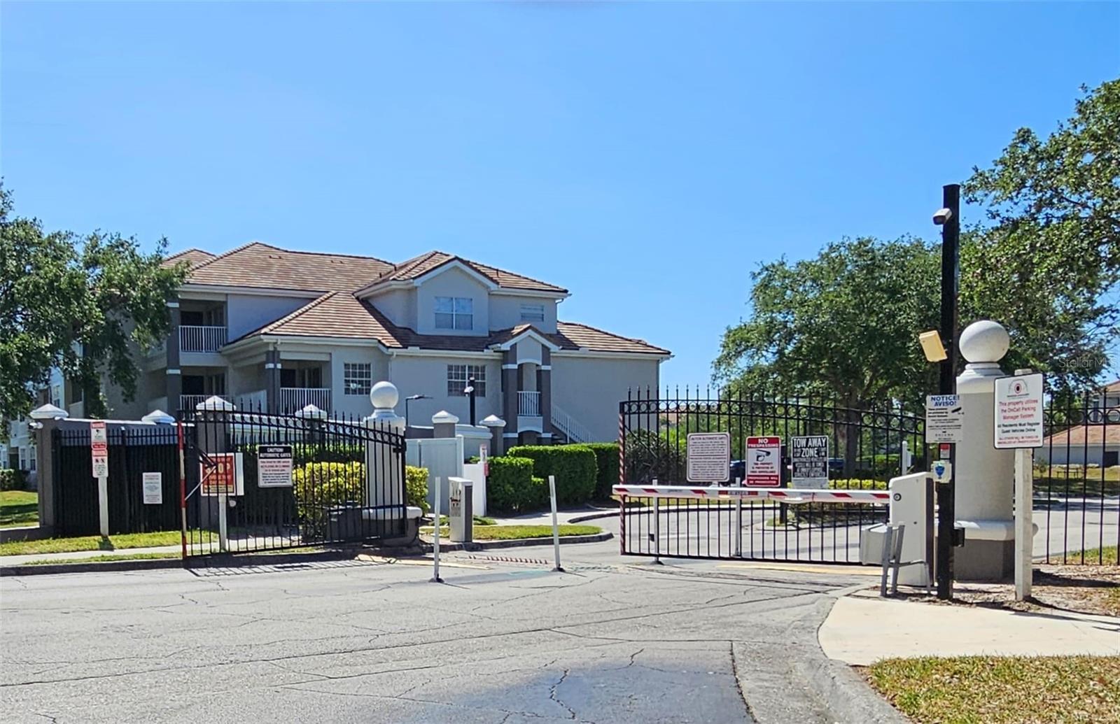 Image 21 of 23 For 14049 Fairway Island Drive 118