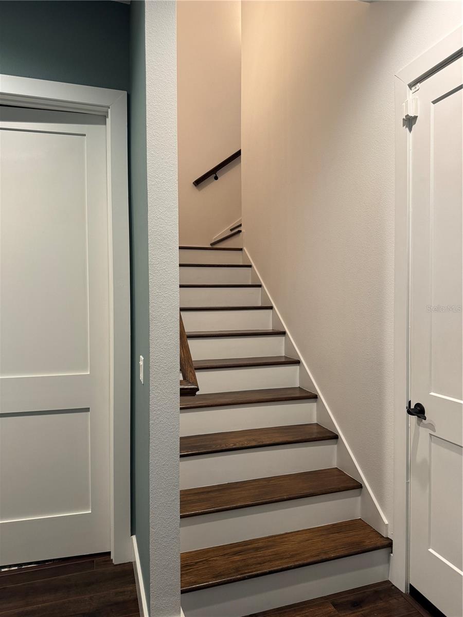 Image 20 of 40 For 121 Summit Avenue