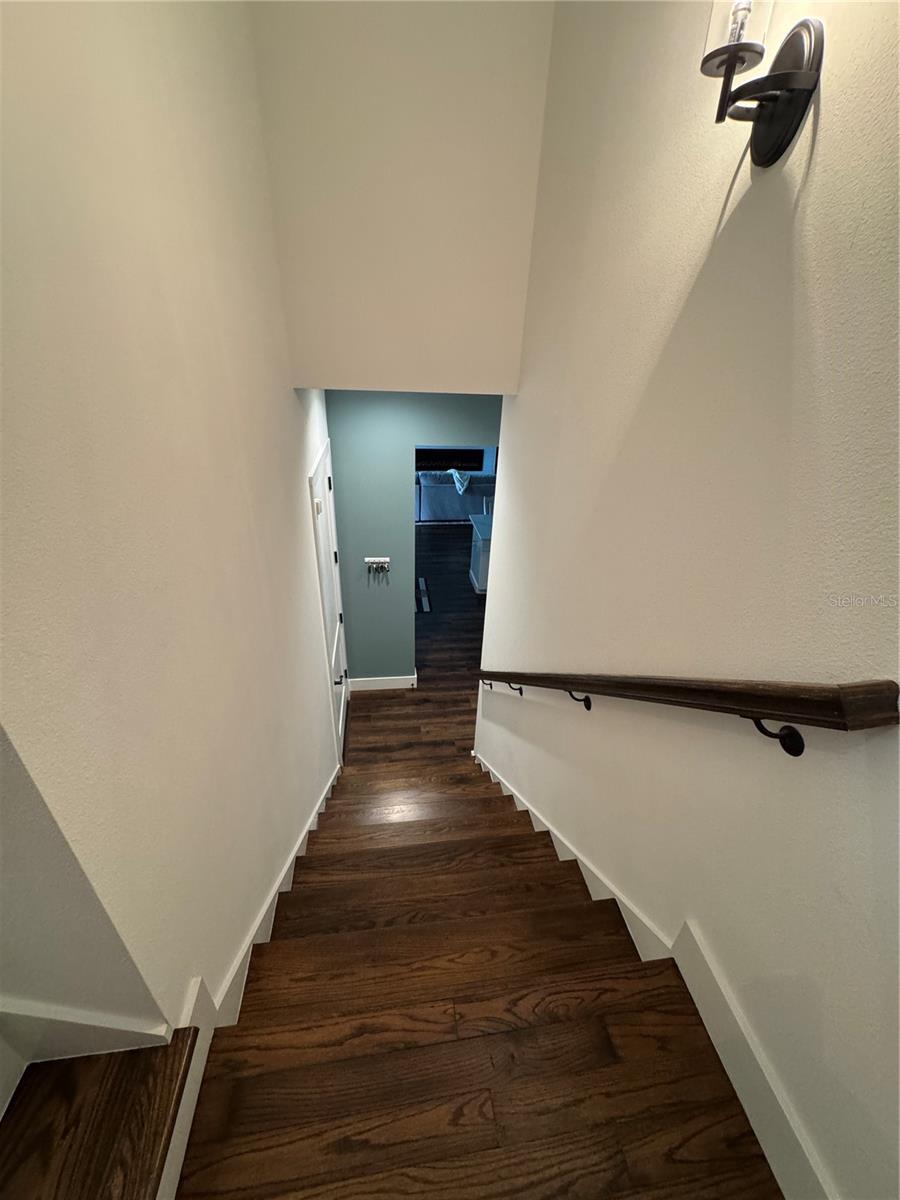 Image 21 of 40 For 121 Summit Avenue
