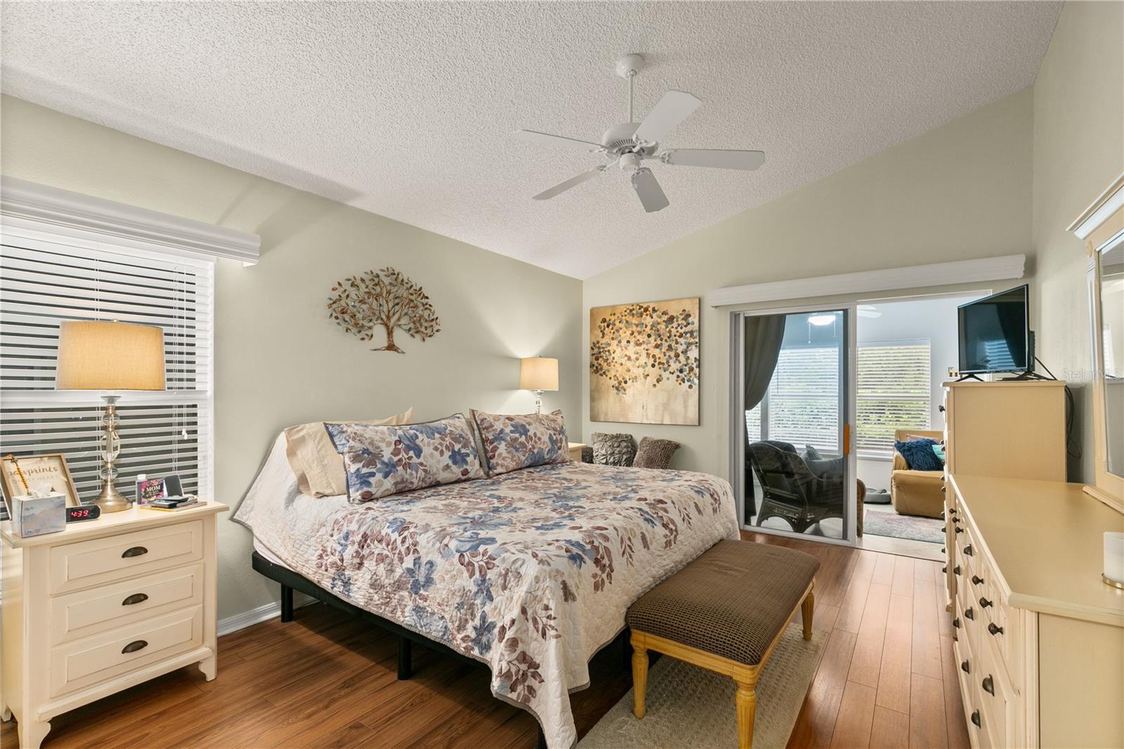 Image 12 of 44 For 4087 Capland Avenue