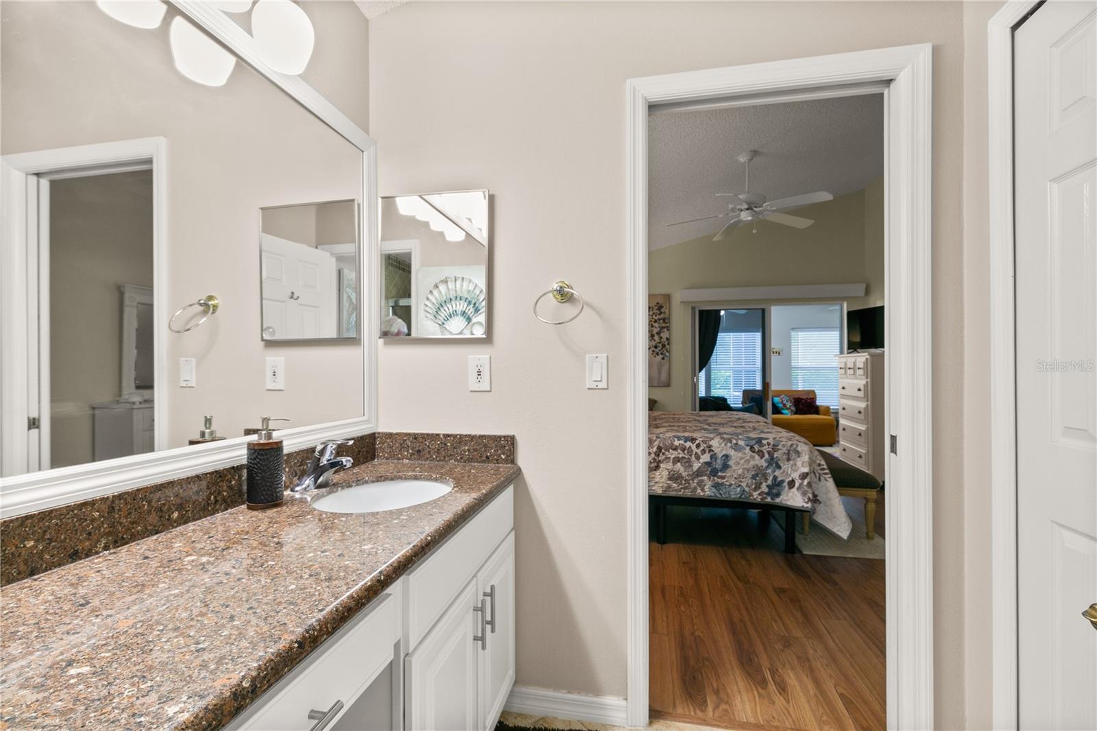 Image 15 of 44 For 4087 Capland Avenue