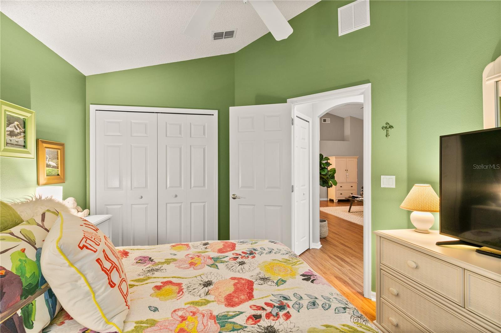 Image 23 of 44 For 4087 Capland Avenue