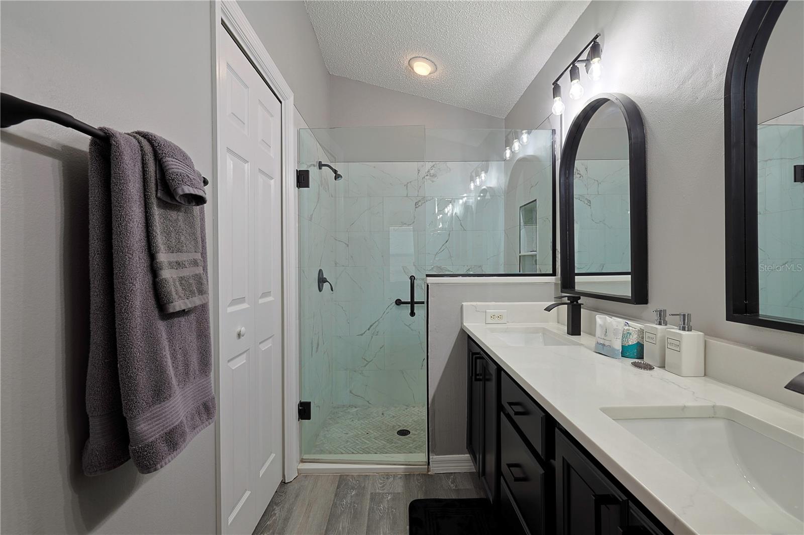 Image 23 of 31 For 1451 Rosedale Way