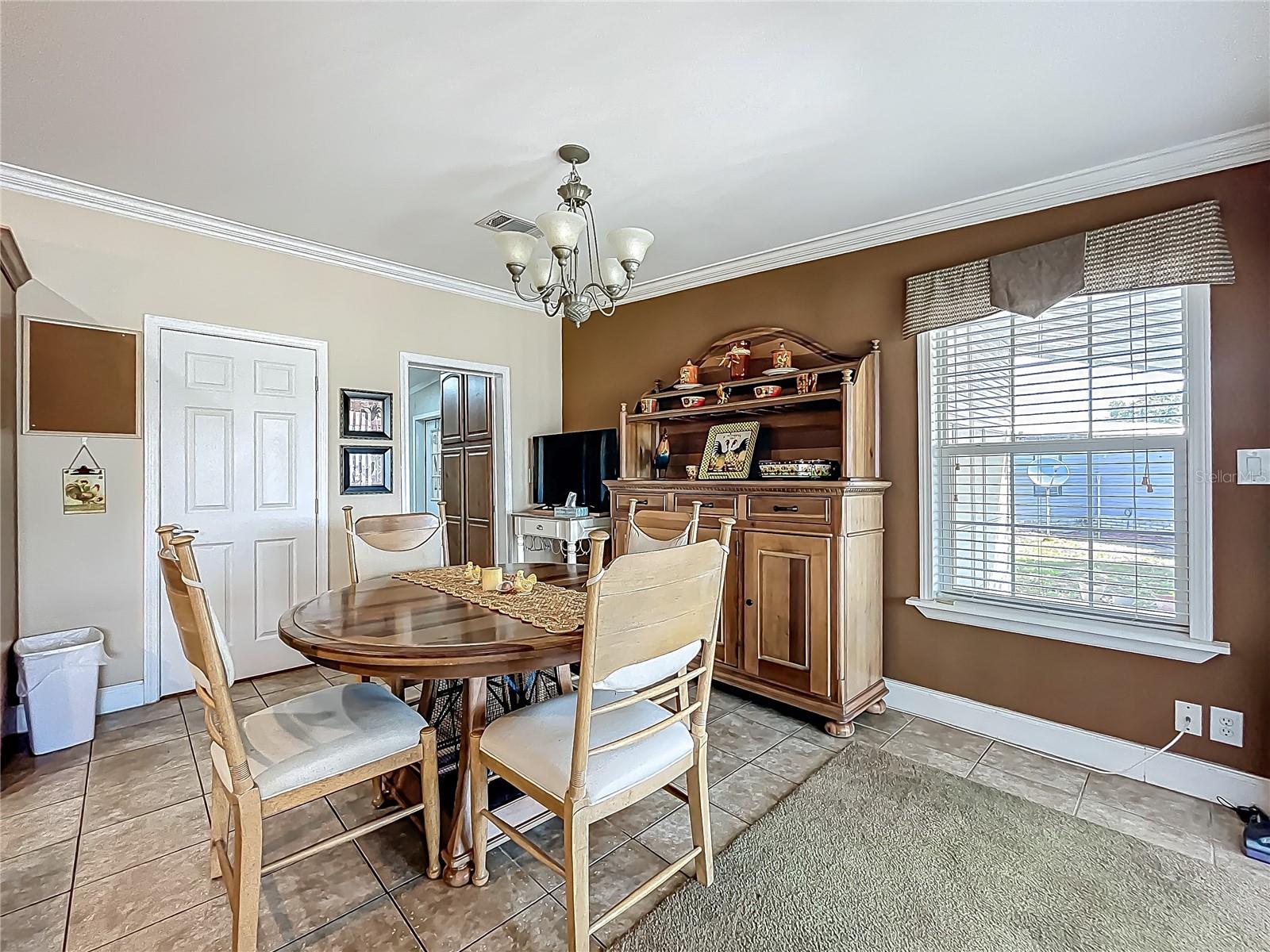 Image 18 of 85 For 1236 Elkhart Circle