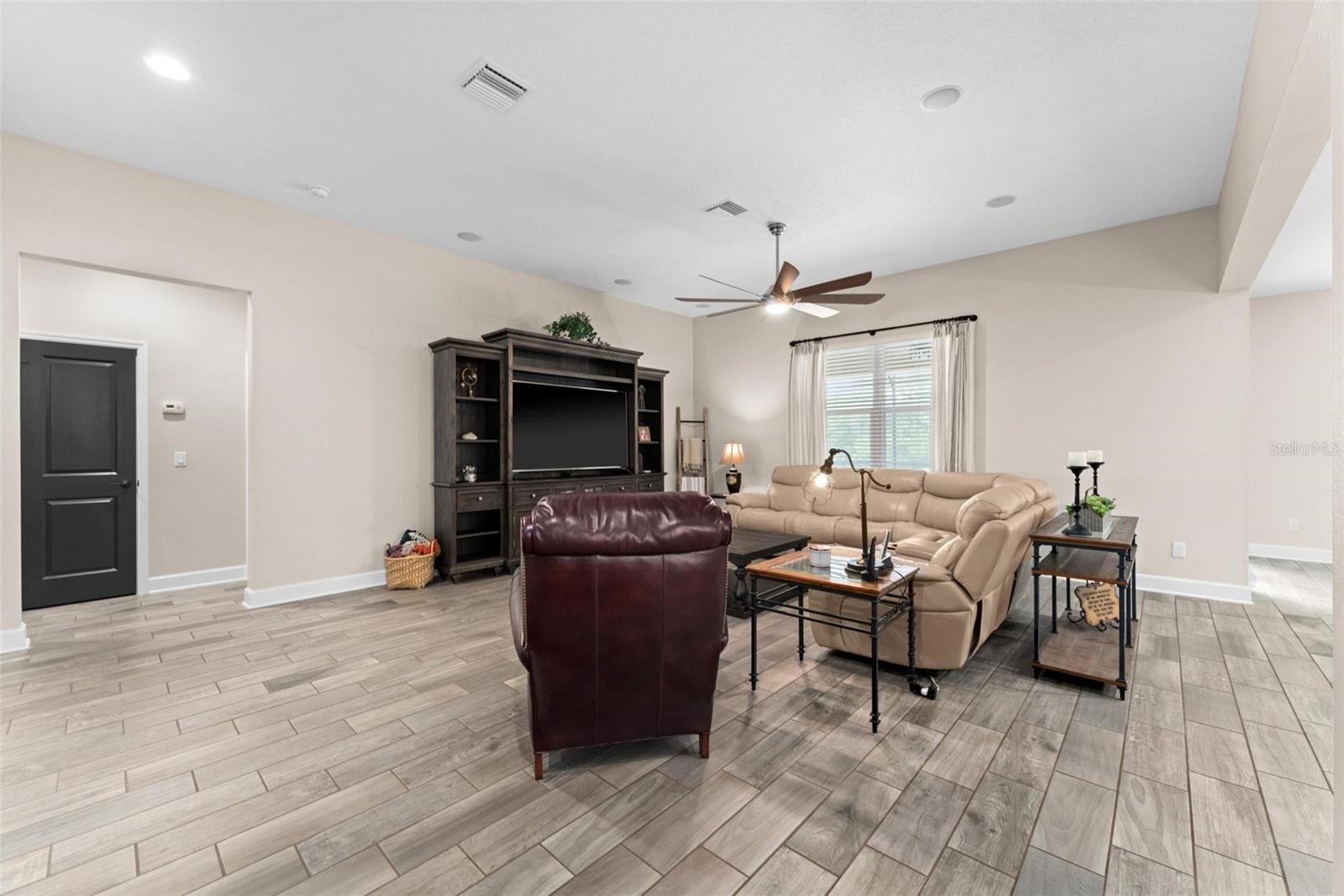 Image 5 of 64 For 3733 Statham Drive