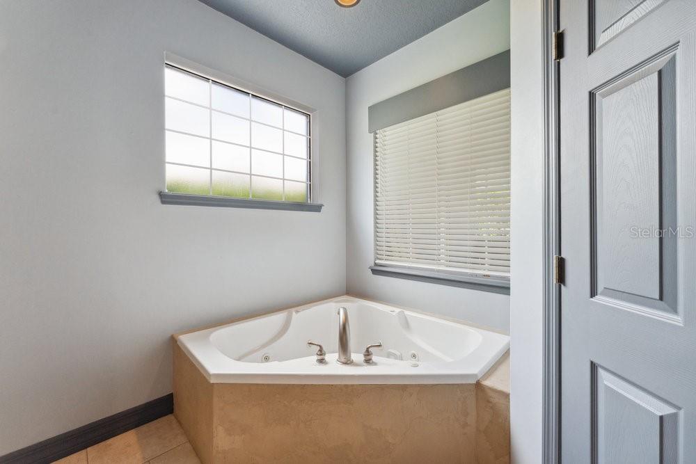 Image 31 of 78 For 19627 Spring Oak Drive