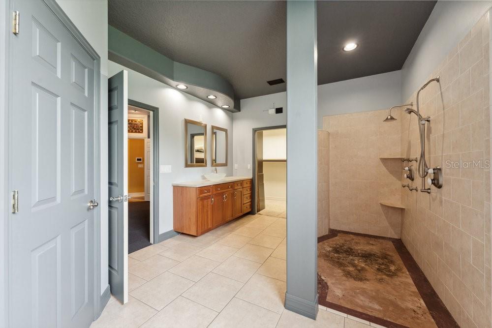 Image 33 of 78 For 19627 Spring Oak Drive