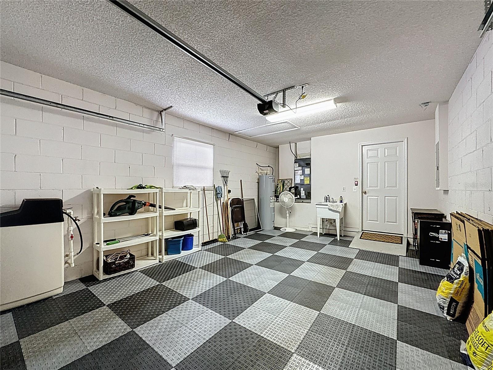Image 36 of 71 For 2131 Burley Avenue