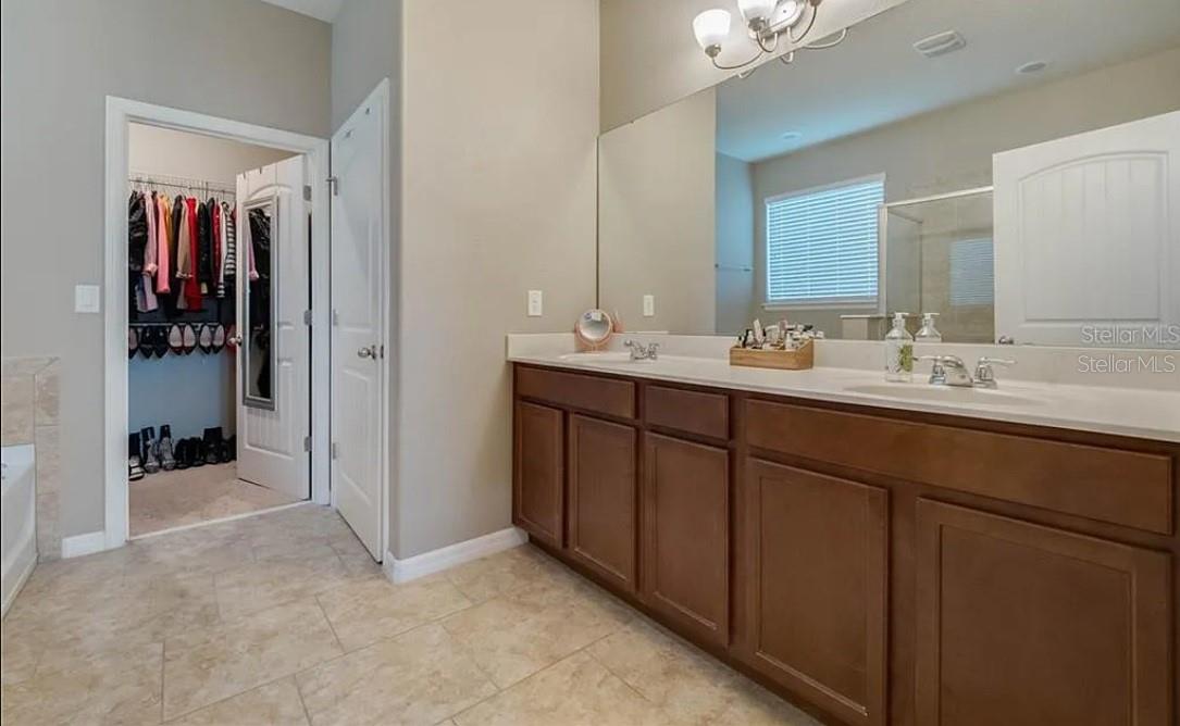 Image 2 of 9 For 4053 Brookshire Circle