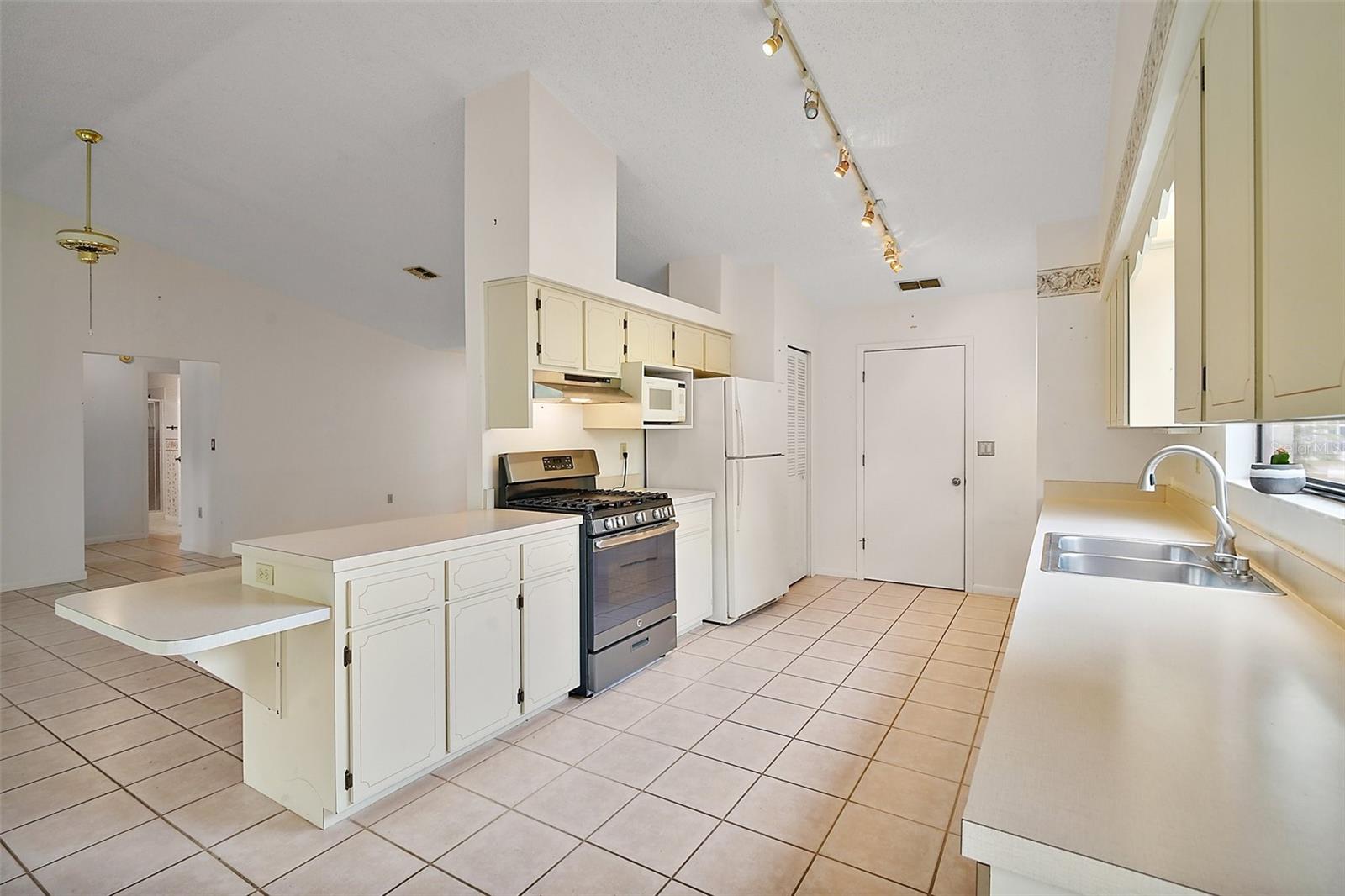 Image 11 of 26 For 34 Gordon Court