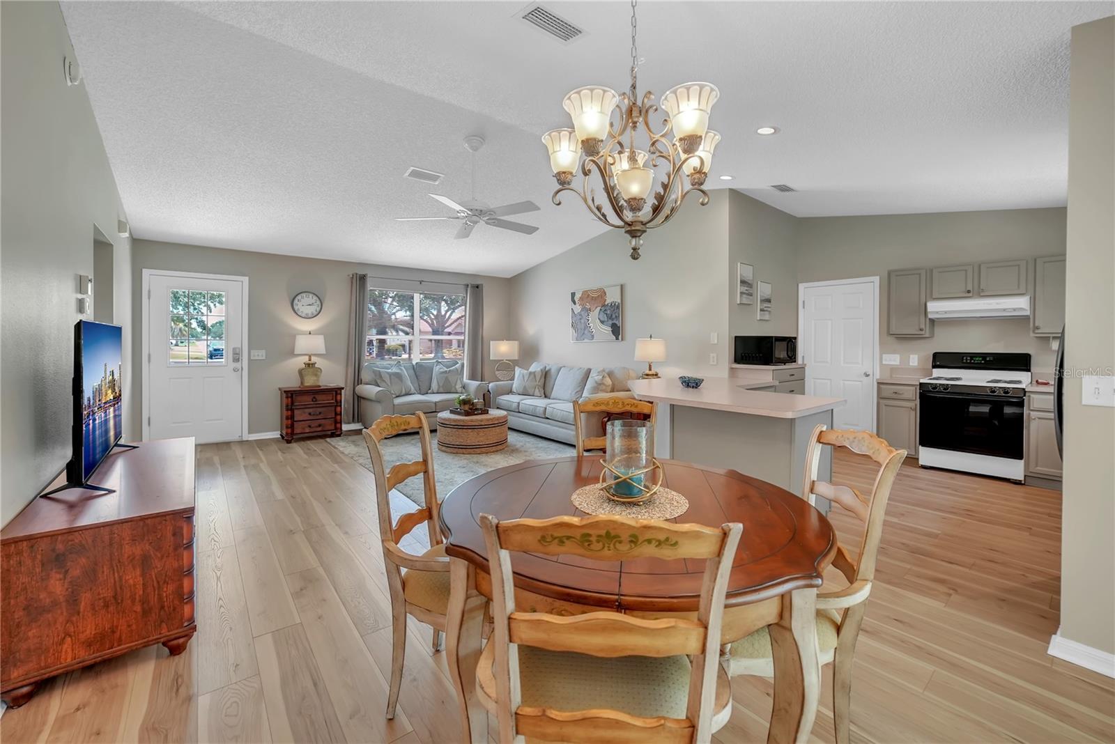 Image 11 of 31 For 3590 Auburndale Avenue