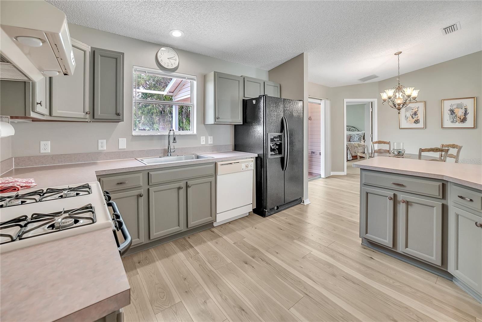 Image 12 of 31 For 3590 Auburndale Avenue