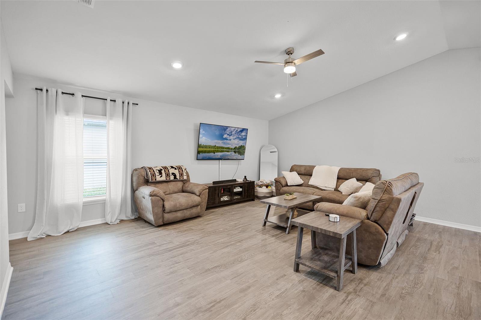 Image 4 of 20 For 1247 Mezzavalle Way