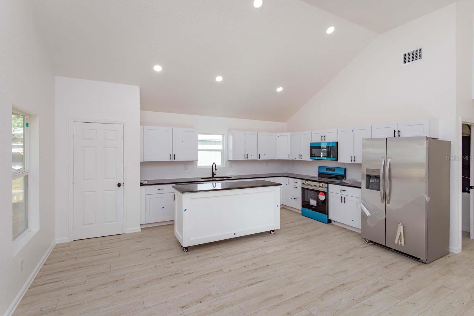Image 12 of 20 For 4817 Cr 686  
