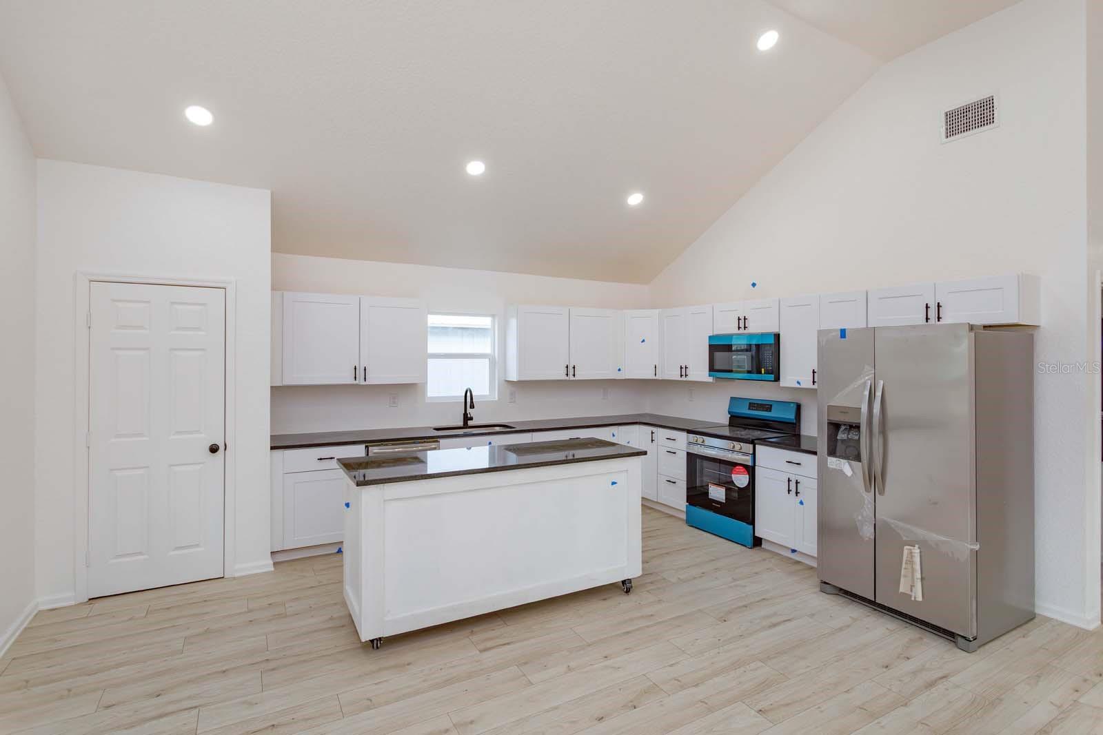Image 5 of 20 For 4817 Cr 686  