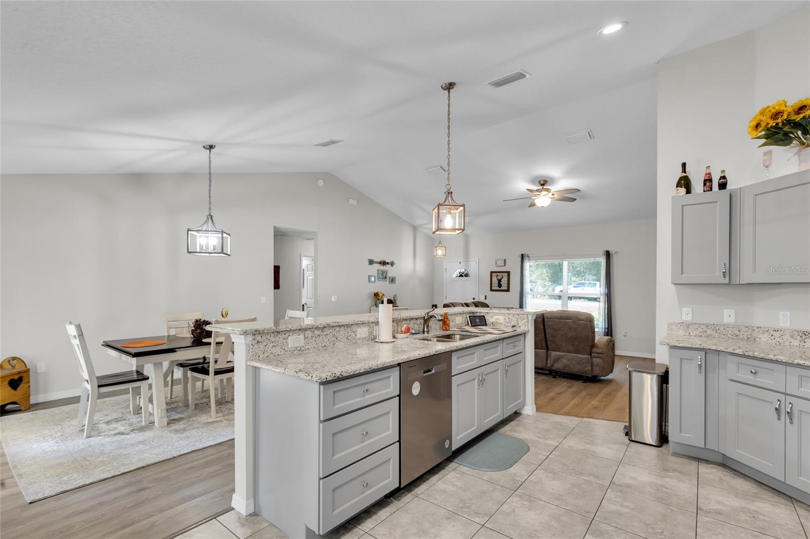 Image 12 of 35 For 8635 156 Street