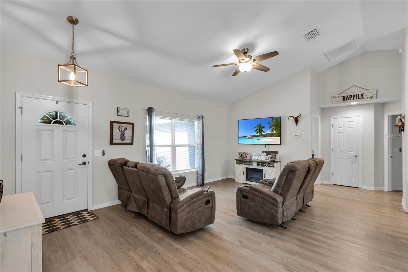 Image 15 of 35 For 8635 156 Street