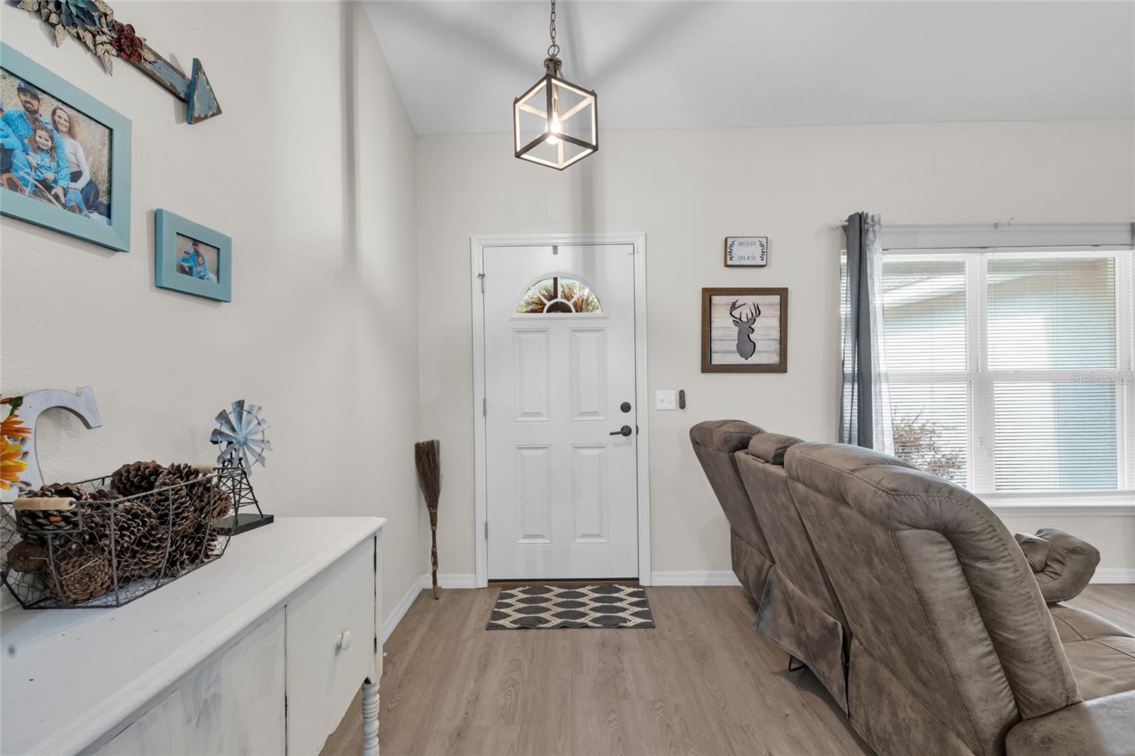 Image 3 of 35 For 8635 156 Street