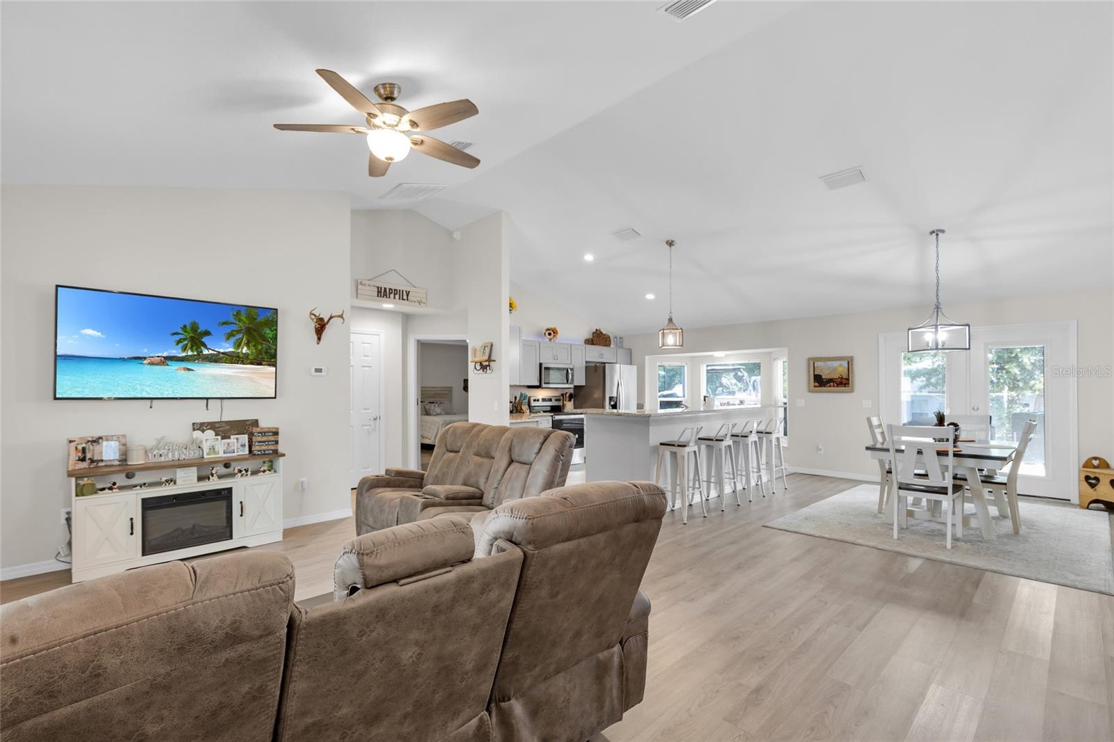 Image 4 of 35 For 8635 156 Street