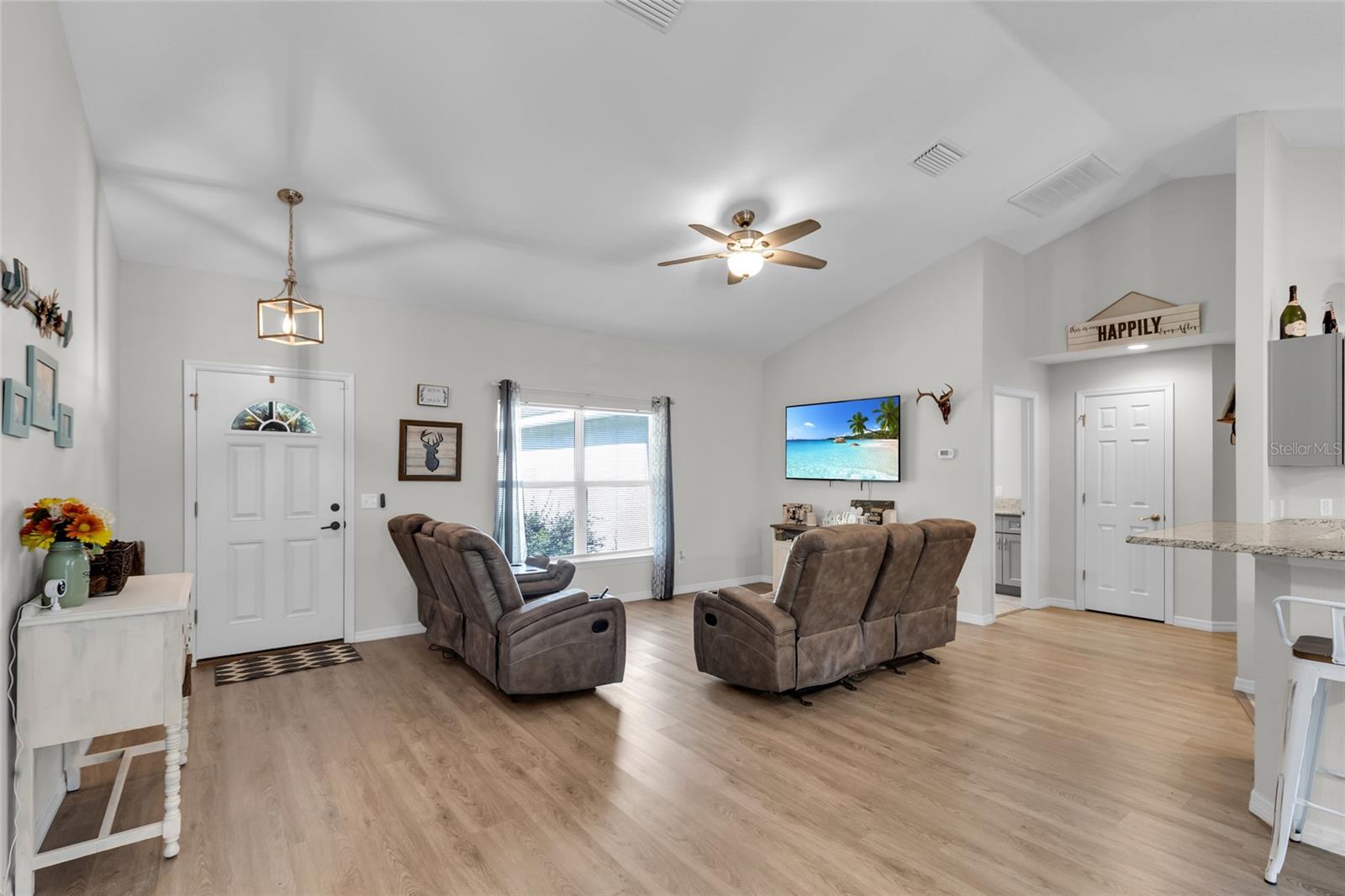 Image 5 of 35 For 8635 156 Street
