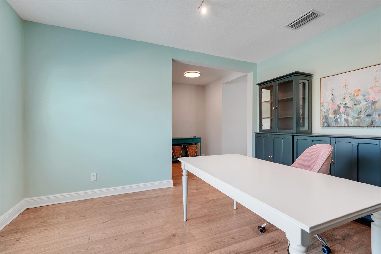 Image 10 of 47 For 678 Blackstone Street