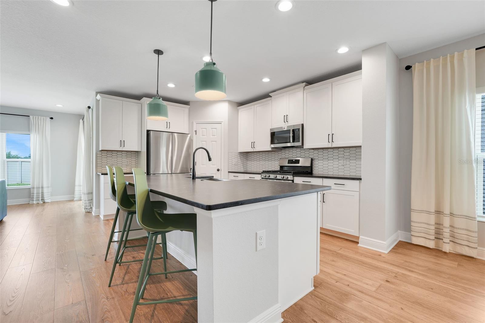 Image 15 of 47 For 678 Blackstone Street