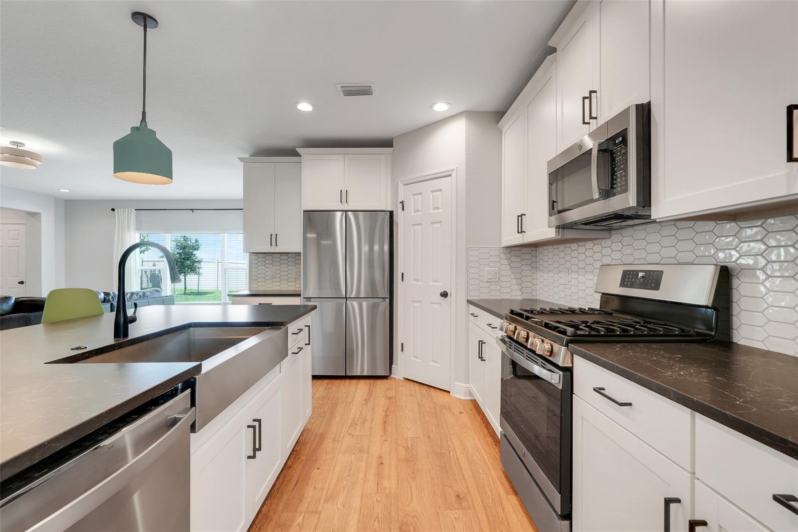 Image 4 of 47 For 678 Blackstone Street