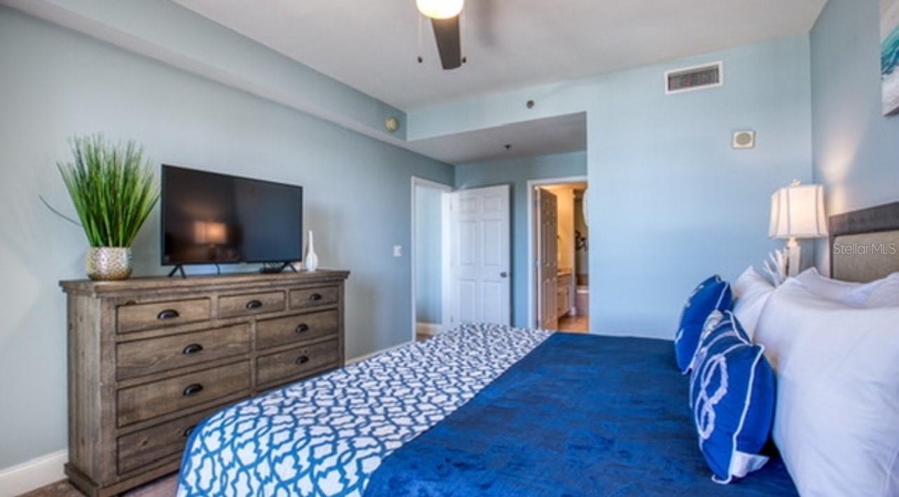 Image 12 of 51 For 9860 Thomas Drive 923
