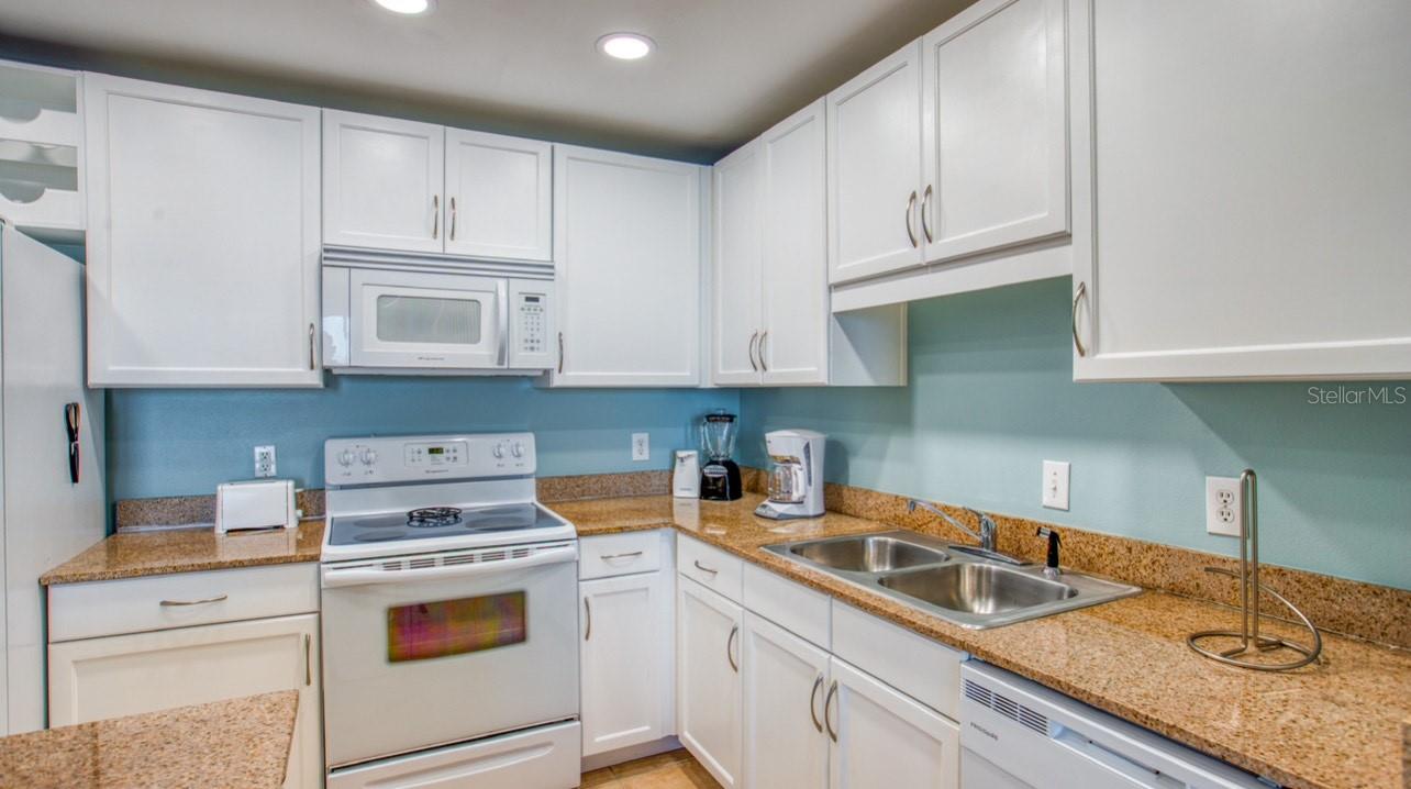Image 9 of 51 For 9860 Thomas Drive 923