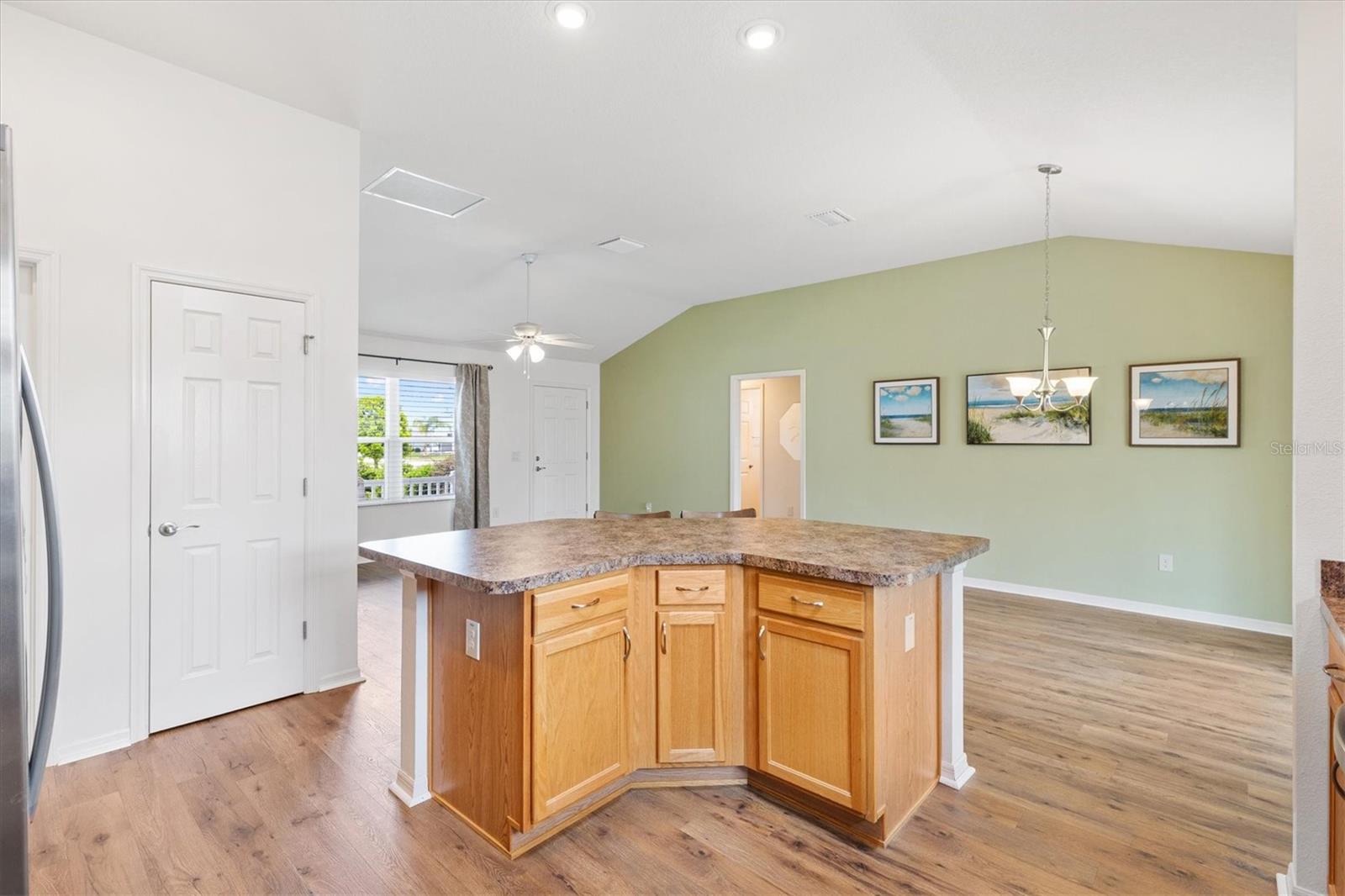 Image 11 of 35 For 3118 Sweetgum Street