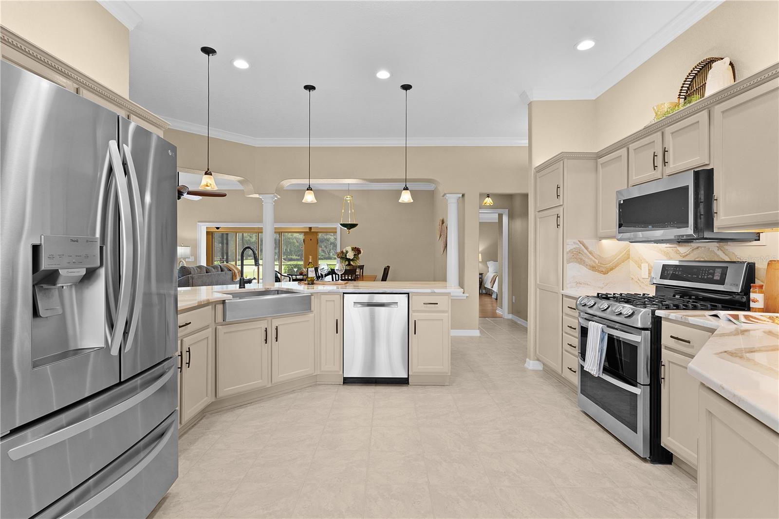 Listing photo id 13 for 1348 Patrick Place